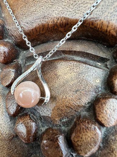 Collier chaîne inoxydable argenté pendentif infini strass avec pierre du soleil 10 mm Collier chaîne inoxydable argenté pendentif infini strass avec pierre du soleil 10 mm