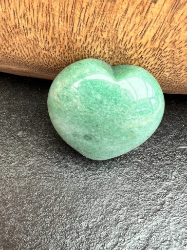 Cœur taillé en aventurine verte 40 mm