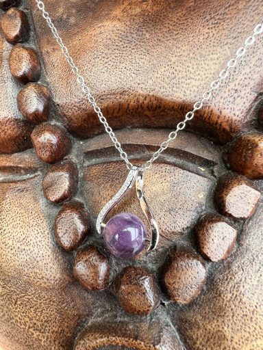 Collier chaîne inoxydable argenté pendentif infini strass avec améthyste 10 mm Collier chaîne inoxydable argenté pendentif infini strass avec améthyste 10 mm