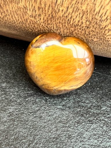 Cœur taillé en œil de tigre 30 mm