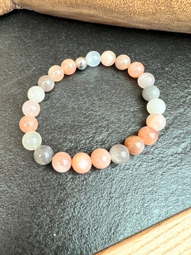 Bracelet en Pierre de Lune multicolore disponible en 6 et 8 mm Bracelet en Pierre de Lune multicolore disponible en 6 et 8 mm